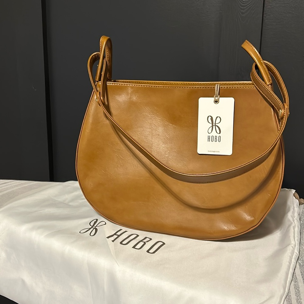 Hobo Aria Shoulder in Truffle